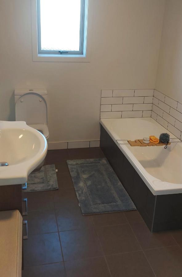 Cozy, New, Private 3 Bedroom Home Хамилтън Екстериор снимка